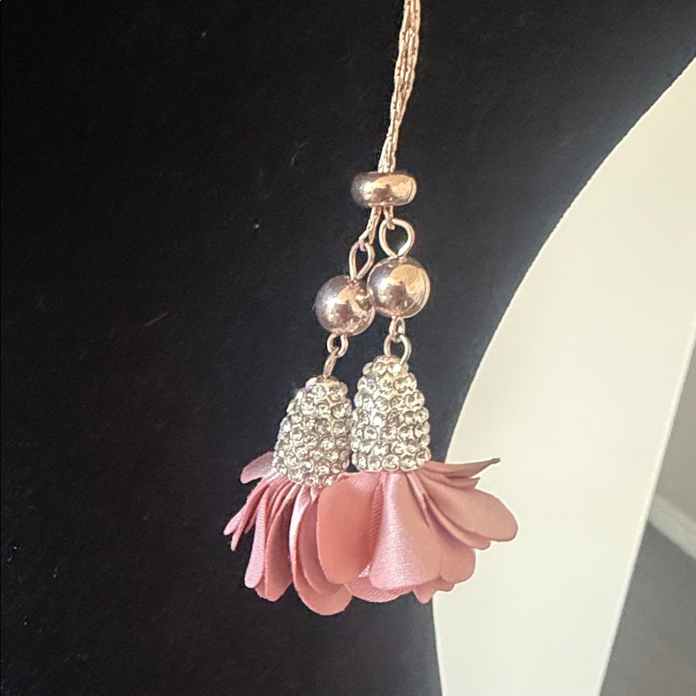 Pink Floral Jeweled Pendant Necklace and bracelet Set - Picture 4 of 5
